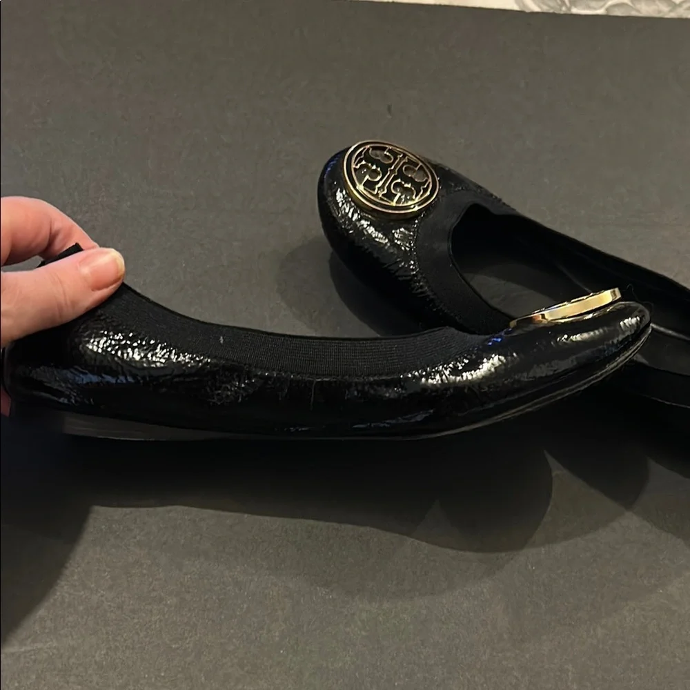 Tory Burch Reva Black Patent Leather Gold Logo Ballet Flats Women's 8.5.